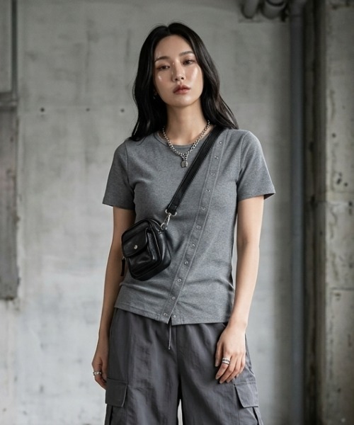 DIP IN CHOCOLATE(ディップインチョコレート)の「スナップテレコTシャツ【DIP IN CHOCOLATE】(Tシャツ/カットソー・レディース・ブラック/オフホワイト/ライトグレー・F)」の3枚目の写真
