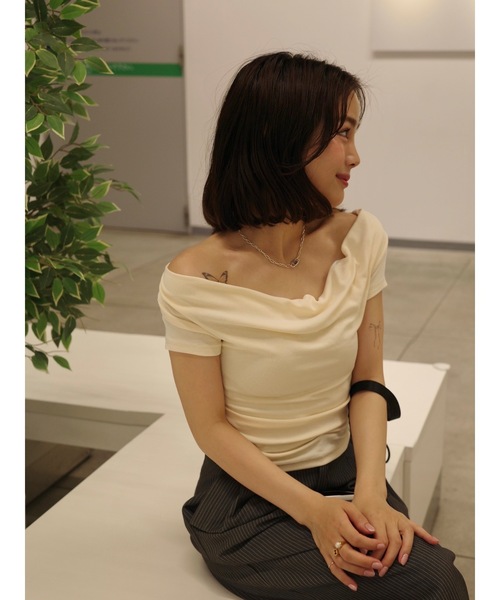 JUMELLE（ジュメロ）の「ドレープオフショルダートップ（Tシャツ/カットソー・レディース・ブラウン/クリーム・FREE）」の7枚目の写真