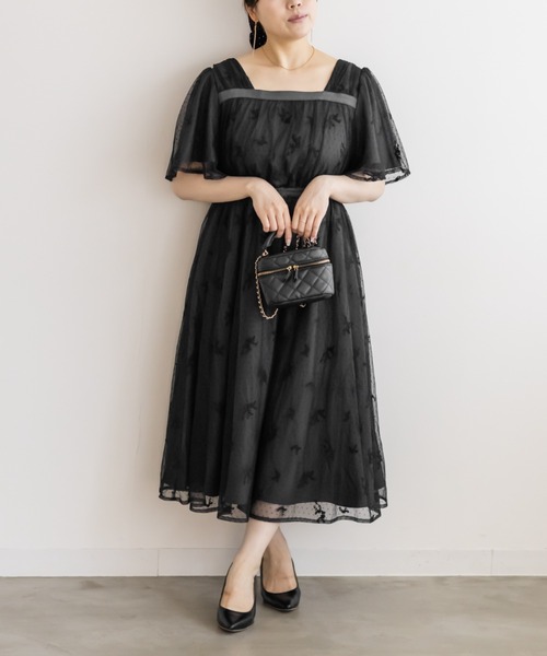CLETTE(クレット)の「2WAY花柄チュールワンピース(ワンピース・レディース・イエロー/チャコールグレー/グレー・LL/3L/4L)」の5枚目の写真