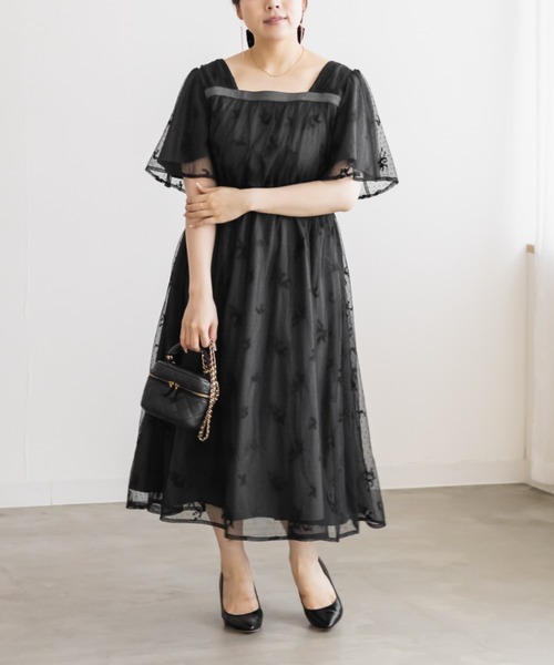 CLETTE(クレット)の「2WAY花柄チュールワンピース(ワンピース・レディース・イエロー/チャコールグレー/グレー・LL/3L/4L)」の4枚目の写真