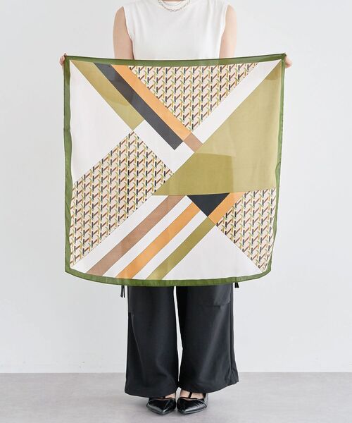 Green　Parks（グリーンパークス）の「・ジオメトリーパターンスカーフ 70×70（バンダナ/スカーフ・レディース・グリーン/ブラック・FREE）」の4枚目の写真