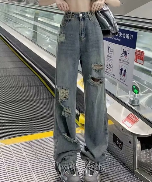 MAISON SELECT(メゾンセレクト)の「7E15 ダメージ加工 クラッシュ ワイドストレートデニムパンツ(デニムパンツ・レディース・ライトブルー・S/M/L/XL)」の5枚目の写真