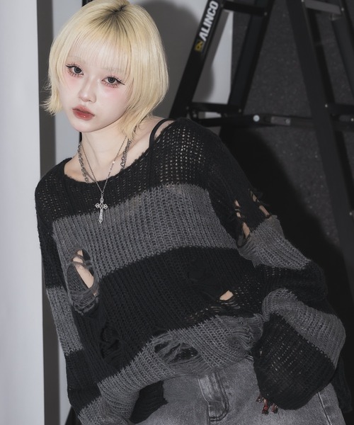 17HR(セブンティーンアワーズ)の「【ユニセックス】ルーズダメージメッシュニット(ニット/セーター・レディース・ブルー/グレー/ベージュ/ブラック×ホワイト/グリーン/ピンク/ライトブルー/ブラック×グレー・FREE)」の2枚目の写真