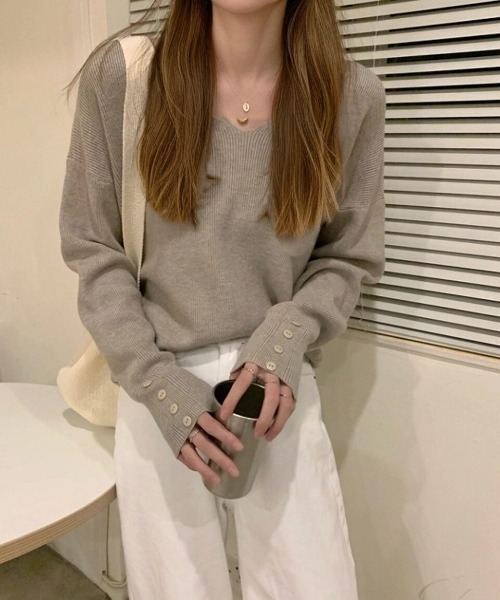 cammie(キャミー)の「袖口ボタンデザインニット(ニット/セーター・レディース・ブラウン/ブラック/ベージュ/アイボリー・F)」の4枚目の写真