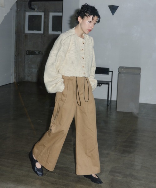 PERNA(ペルナ)の「チノワイドパンツ(チノパンツ・レディース・ベージュ/ブラック・MEDIUM/LARGE)」の4枚目の写真