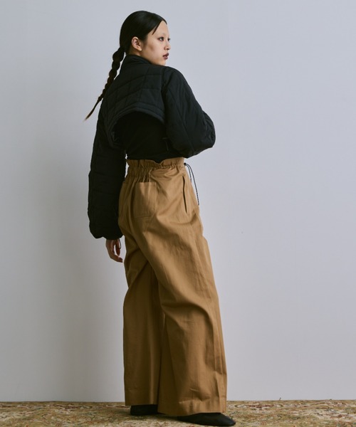 PERNA(ペルナ)の「チノワイドパンツ(チノパンツ・レディース・ベージュ/ブラック・MEDIUM/LARGE)」の17枚目の写真