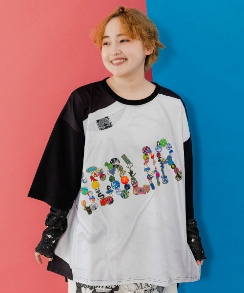 ScoLar（スカラー）の「ScoLar(スカラー) ロゴバッヂトリックアート柄Tシャツ（Tシャツ/カットソー・レディース・ブラック/ブルー・MEDIUM）」の2枚目の写真