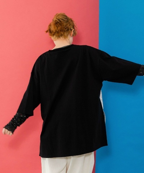 ScoLar（スカラー）の「ScoLar(スカラー) ロゴバッヂトリックアート柄Tシャツ（Tシャツ/カットソー・レディース・ブラック/ブルー・MEDIUM）」の6枚目の写真