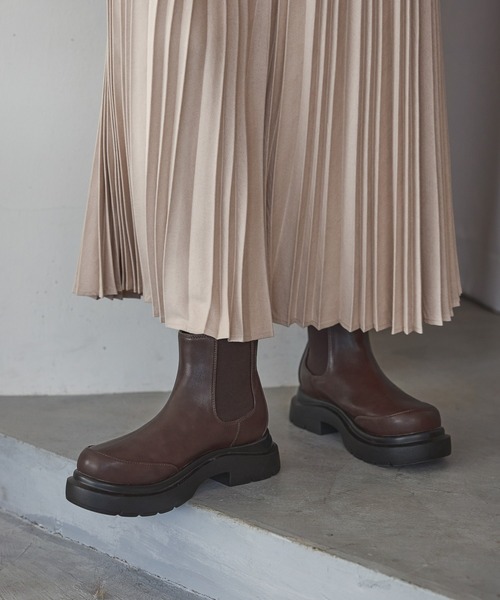 niko and...（ニコアンド）の「オリジナルサイドゴアブーツ（ブーツ・レディース・ダークブラウン/ブラック・SMALL/MEDIUM/LARGE）」の2枚目の写真