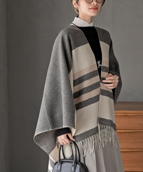 rps（アールピーエス）の「配色大判ストールポンチョ（ストール/ショール・レディース・グレー/ベージュ・フリー）」の2枚目の写真
