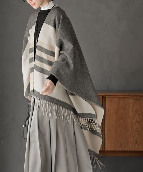 rps（アールピーエス）の「配色大判ストールポンチョ（ストール/ショール・レディース・グレー/ベージュ・フリー）」の10枚目の写真