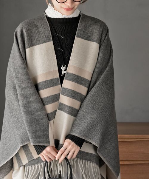 rps（アールピーエス）の「配色大判ストールポンチョ（ストール/ショール・レディース・グレー/ベージュ・フリー）」の13枚目の写真