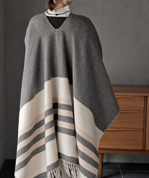 rps（アールピーエス）の「配色大判ストールポンチョ（ストール/ショール・レディース・グレー/ベージュ・フリー）」の15枚目の写真