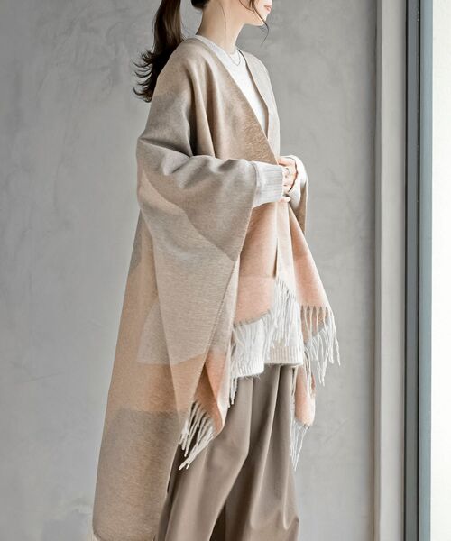 rps（アールピーエス）の「配色大判ストールポンチョ（ストール/ショール・レディース・グレー/ベージュ・フリー）」の4枚目の写真