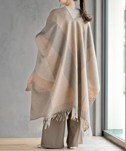 rps（アールピーエス）の「配色大判ストールポンチョ（ストール/ショール・レディース・グレー/ベージュ・フリー）」の5枚目の写真