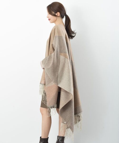 rps（アールピーエス）の「配色大判ストールポンチョ（ストール/ショール・レディース・グレー/ベージュ・フリー）」の8枚目の写真