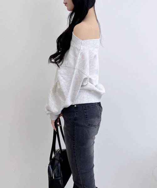 INGNI（イング）の「ラインストーンロゴオフショルスウェットトップス（スウェット・レディース・オフホワイト/チャコールグレー/オートミール/ボルドー・M）」の22枚目の写真