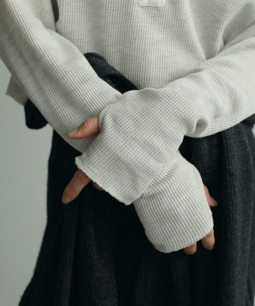 anuke(アンヌーク)の「Waffle Henley Tops(Tシャツ/カットソー・レディース・オートミール/チャコールグレー/ホワイト・FREE)」の17枚目の写真