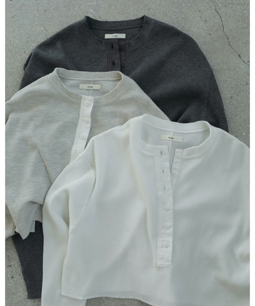 anuke(アンヌーク)の「Waffle Henley Tops(Tシャツ/カットソー・レディース・オートミール/チャコールグレー/ホワイト・FREE)」の10枚目の写真