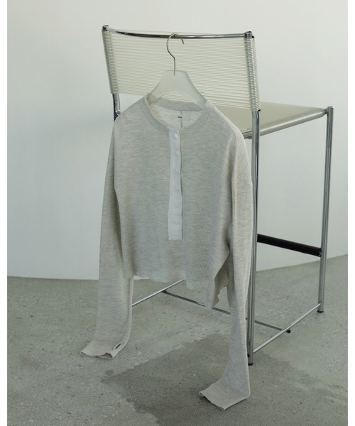 anuke(アンヌーク)の「Waffle Henley Tops(Tシャツ/カットソー・レディース・オートミール/チャコールグレー/ホワイト・FREE)」の13枚目の写真