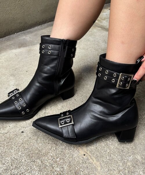 WHO'S WHO gallery（フーズフーギャラリー）の「【HiNT/ヒント】ダブルベルトショートブーツ（ブーツ・レディース・ブラック/ブラウン・MEDIUM/LARGE）」の2枚目の写真