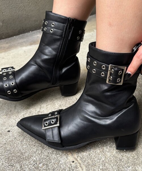 WHO'S WHO gallery（フーズフーギャラリー）の「【HiNT/ヒント】ダブルベルトショートブーツ（ブーツ・レディース・ブラック/ブラウン・MEDIUM/LARGE）」の4枚目の写真