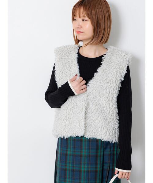 Lugnoncure（ルノンキュール）の「ショートボアベスト（ベスト・レディース・オフホワイト/チャコールグレー/モカ・F）」の2枚目の写真