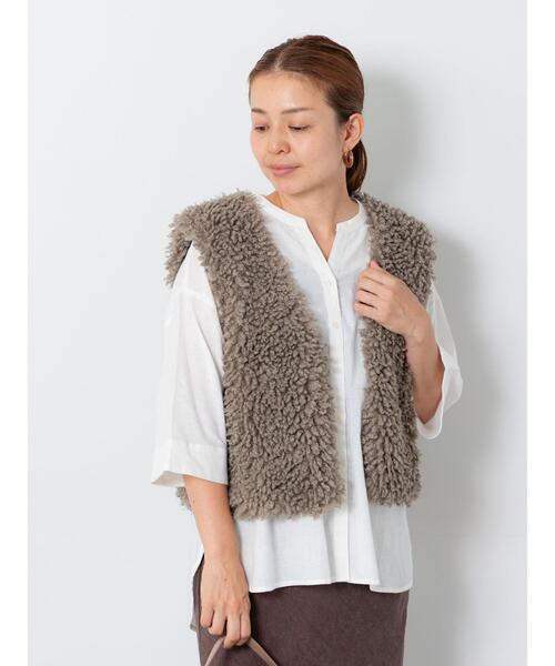 Lugnoncure（ルノンキュール）の「ショートボアベスト（ベスト・レディース・オフホワイト/チャコールグレー/モカ・F）」の16枚目の写真