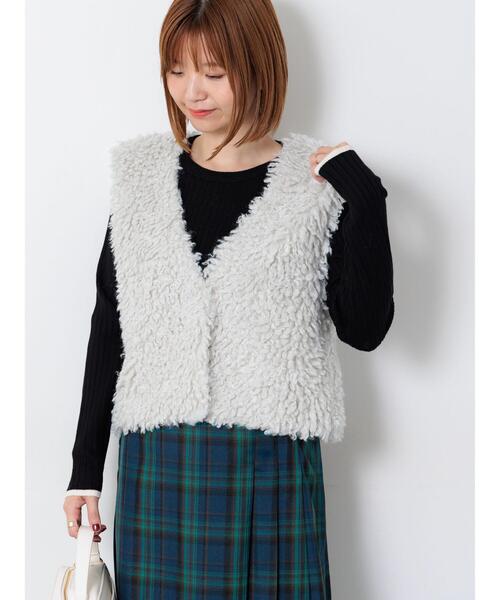 Lugnoncure（ルノンキュール）の「ショートボアベスト（ベスト・レディース・オフホワイト/チャコールグレー/モカ・F）」の13枚目の写真