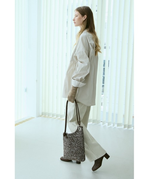 un/neu（アンノイ）の「ネップミニマルアシメショルダー /スリム2WAYバッグ / ペットボトル収納可（ショルダーバッグ・レディース・イエロー/ブラウン/ブルー・FREE）」の4枚目の写真