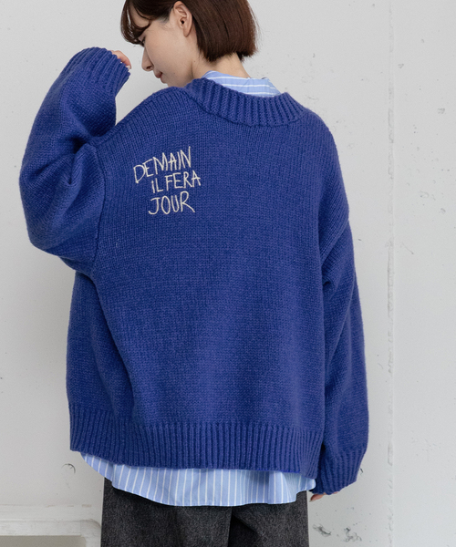 POU DOU DOU（プードゥドゥ）の「バックロゴ刺繍ルーズカーディガン（カーディガン/ボレロ・レディース・アイボリー/ブルー/グレー・M）」の3枚目の写真