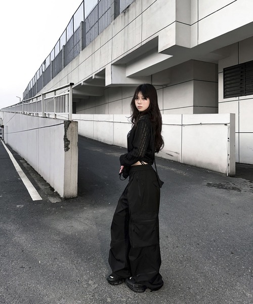 VEILA(ヴェイラ)の「マルチポケットワイドカーゴパンツ(その他パンツ・レディース・ブラック/モカ・S/M/L)」の7枚目の写真