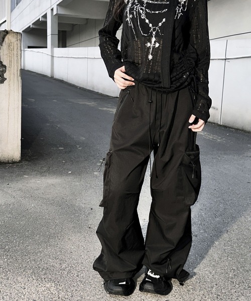 VEILA(ヴェイラ)の「マルチポケットワイドカーゴパンツ(その他パンツ・レディース・ブラック/モカ・S/M/L)」の11枚目の写真