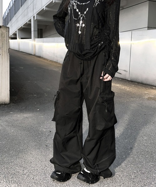 VEILA(ヴェイラ)の「マルチポケットワイドカーゴパンツ(その他パンツ・レディース・ブラック/モカ・S/M/L)」の12枚目の写真