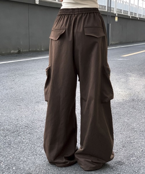 VEILA(ヴェイラ)の「マルチポケットワイドカーゴパンツ(その他パンツ・レディース・ブラック/モカ・S/M/L)」の18枚目の写真