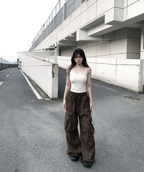 VEILA(ヴェイラ)の「マルチポケットワイドカーゴパンツ(その他パンツ・レディース・ブラック/モカ・S/M/L)」の21枚目の写真