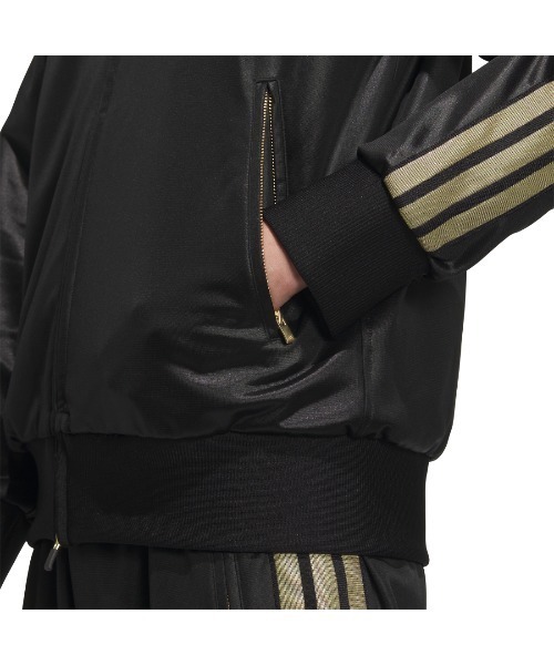 adidas(アディダス)の「アディダス adidas Staygoldレギュラーフィット トラックトップ(ジャージ・メンズ・ブラック×ブラック/ホワイト×ゴールド/ブラック×ゴールド・3L/LL/L/M/S)」の15枚目の写真
