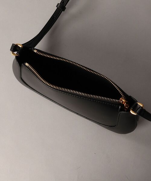 Calvin Klein（カルバン・クライン）の「クロスボディバッグ - メタルリング ジップ クロスボディバッグ（ボディバッグ/ウエストポーチ・レディース・ブラック・FREE）」の3枚目の写真