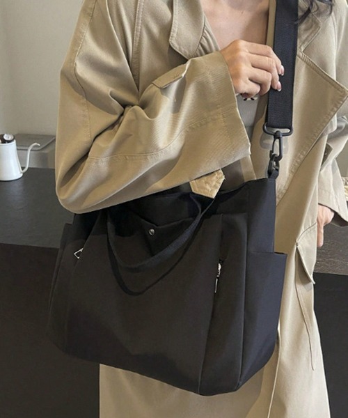 folka（フォルカ）の「10D39-MZ 2wayトートバッグ 取り外し可能ショルダー ポケット付（トートバッグ・レディース・ブラック/ホワイト・ONESIZE）」の4枚目の写真