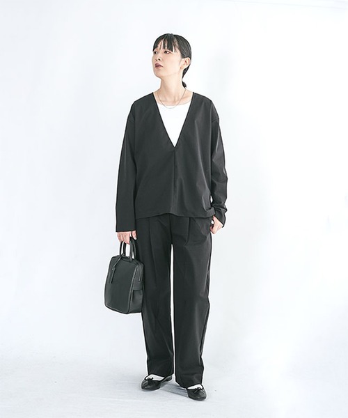 SOLAMONAT(ソラモナ)の「モッツァレラストレッチVネックプルオーバー(その他トップス・レディース・グレー/ブラック・FREE)」の4枚目の写真