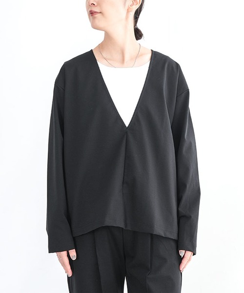 SOLAMONAT(ソラモナ)の「モッツァレラストレッチVネックプルオーバー(その他トップス・レディース・グレー/ブラック・FREE)」の8枚目の写真