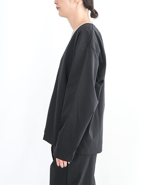 SOLAMONAT(ソラモナ)の「モッツァレラストレッチVネックプルオーバー(その他トップス・レディース・グレー/ブラック・FREE)」の9枚目の写真