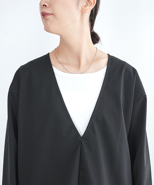 SOLAMONAT(ソラモナ)の「モッツァレラストレッチVネックプルオーバー(その他トップス・レディース・グレー/ブラック・FREE)」の11枚目の写真
