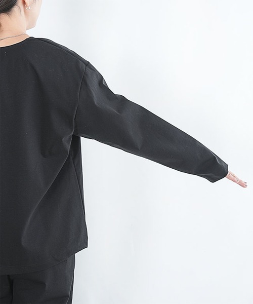SOLAMONAT(ソラモナ)の「モッツァレラストレッチVネックプルオーバー(その他トップス・レディース・グレー/ブラック・FREE)」の13枚目の写真