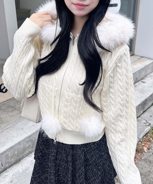 INGNI(イング)の「ポンポン付フェイクファーケーブルニットパーカー(パーカー・レディース・グレー/アイボリー/ブラック/アイボリー系・M)」の5枚目の写真