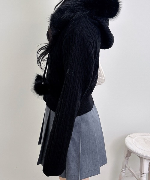 INGNI(イング)の「ポンポン付フェイクファーケーブルニットパーカー(パーカー・レディース・グレー/アイボリー/ブラック/アイボリー系・M)」の13枚目の写真