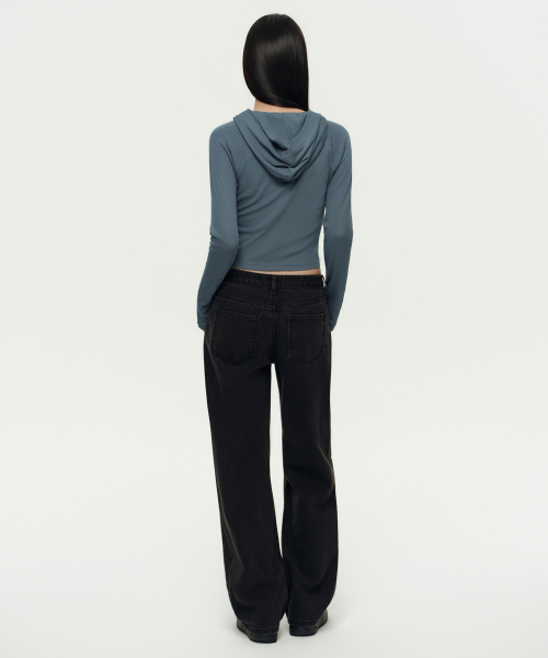 MUSINSA STANDARD WOMAN（ムシンサスタンダードウーマン）の「ウィメンズ ローライズ ワイドデニムパンツ [ウォッシュドブラック]（デニムパンツ・レディース・その他・30/24/25/26/27/28/29）」の3枚目の写真