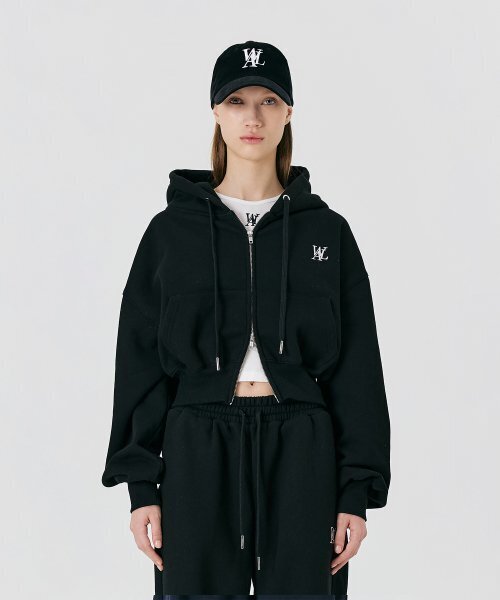 WOOALONG(ウアロン)の「(起毛)Signatureクロップフードジップアップ - ブラック(パーカー・レディース・ブラック・X-SMALL)」の1枚目の写真