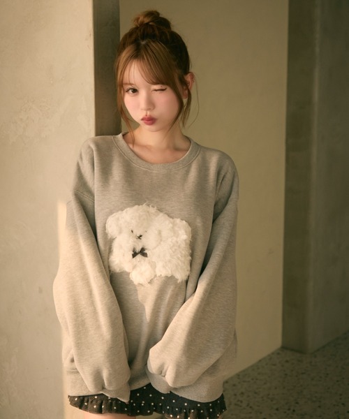 TITTY&CO.（ティティーアンドコー）の「もこもこドッグ刺繍スウェットプルオーバー（スウェット・レディース・ブラック/クリーム/グレー・FREE）」の2枚目の写真