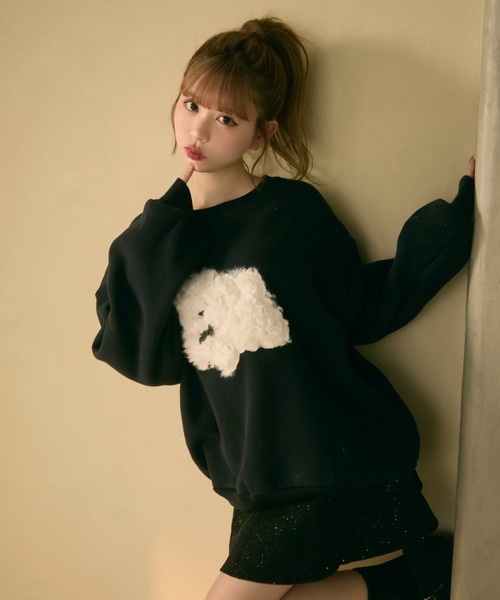TITTY&CO.（ティティーアンドコー）の「もこもこドッグ刺繍スウェットプルオーバー（スウェット・レディース・ブラック/クリーム/グレー・FREE）」の4枚目の写真